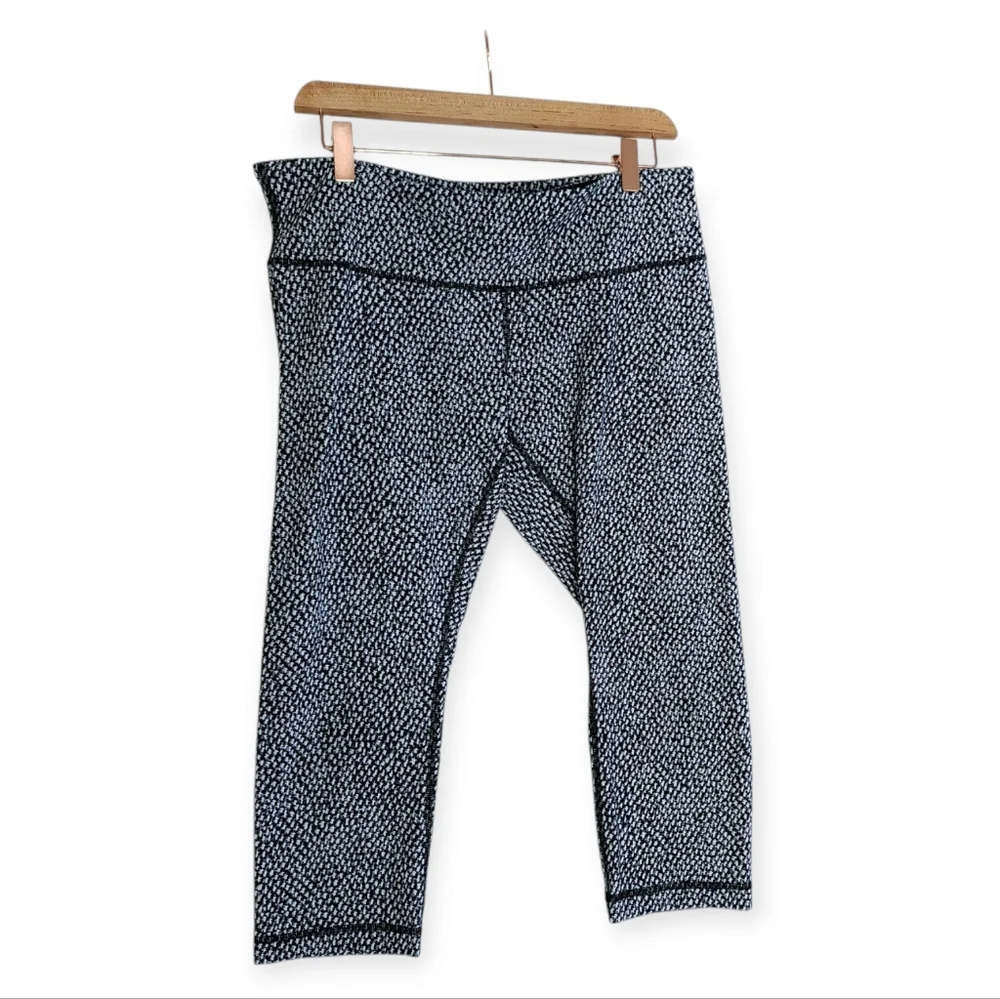 Lululemon Wunder Under Crop III Luxstreme 21in Sz12